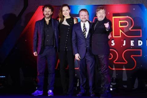 November 20, 2017 - EUM20171120ESP11.JPG.CIUDAD DE MEXICO.- Cinema Cine-Star Wars.- Los actores Mark Hamil, Daisy Ridley, el director Rian Johnson y Ram Bergman, en la alfombra negra del filme Star Wars: Los ultimos Jedi, en un centro comercial del sur de la Ciudad de Mexico, este domingo 20 de noviembre de 2017. Foto: Agencia EL UNIVERSAL RCC.  - ZUMAu78_ 20171120_zaf_u78_073 Copyright: xIrvinxOlivaresx