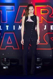 November 20, 2017 - Mexico City, Mexico, Mexico - Actress Daisy Ridley is seen attending at black carpet of the Star Wars: The Last Jedi film premiere at Cinepolis Oasis Coyoacan on November 20, 2017 in Mexico City, Mexico Mexico City Mexico  - ZUMAn230 20171120_zaa_n230_129 Copyright: xCarlosxTischlerx