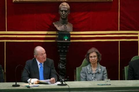 King Juan Carlos I of Spain (L) and Queen Sofia chair the awarding of the Echegaray Medal 2016 to researcher Margarita Salas, at the Royal Academy of Exact, Physical and Natural Sciences in Madrid, Spain, 21 November 2017. Juan Carlos and Sofia chair the awarding or the Echegaray Medal 2016 !ACHTUNG: NUR REDAKTIONELLE NUTZUNG!  Copyright: xJuanJoxMartínx GRA002 20171121-636468928794146127