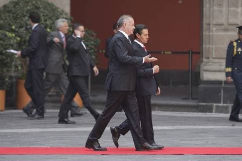 November 21, 2017 - Mexico City, MEXICO, MEXICO - Slovakia s President Andrej Kiska, right, walks past the honor guard with Mexican President Enrique Pena Nieto during his welcoming ceremony at the National Palace in Mexico City, Tuesday, November 21, 2017. ANTONIO NAVA PI Mexico City MEXICO - ZUMAp124 20171121_zaa_p124_004 Copyright: xAntonioxNava Pix