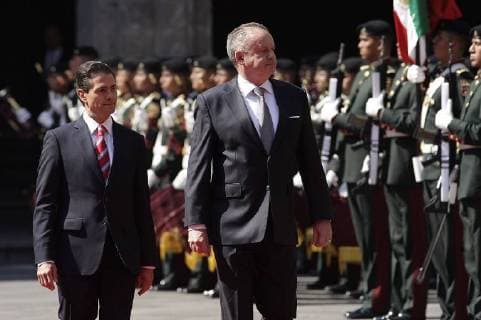 November 21, 2017 - Mexico City, MEXICO, MEXICO - Slovakia s President Andrej Kiska, right, walks past the honor guard with Mexican President Enrique Pena Nieto during his welcoming ceremony at the National Palace in Mexico City, Tuesday, November 21, 2017. ANTONIO NAVA PI Mexico City MEXICO - ZUMAp124 20171121_zaa_p124_020 Copyright: xAntonioxNava Pix