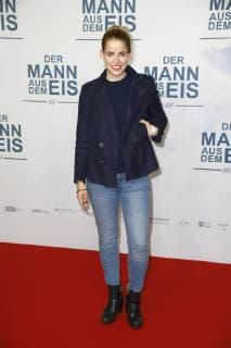 Merle Collet at the Premiere the Movie the Man out the Ice in Zoo Palace Berlin 21 11 2017 Foto:xS.xGabschx xFuturexImage