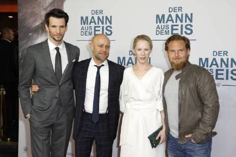 Sabin Tambrea Jürgen Vogel Susanne WUEST and Axel Stone at the Premiere the Movie the Man out the Ice in Zoo Palace Berlin 21 11 2017 Foto:xS.xGabschx xFuturexImage