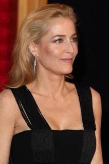 The Crown Series 2 World TV premiere London, UK. Gillian Anderson at The Crown Series 2 World TV premiere at the Odeon Leicester Square, London on Tuesday 21 November 2017 LMK73-J1163 -221117 