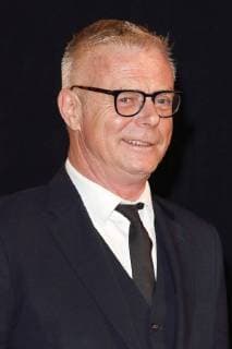 Stephen Daldry at the premiere of the second season of the Netflix series The Crown on 21 11 2017 in London The Crown TV Series Season 2 World premiere in London 2017