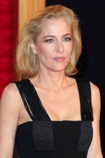Gillian Anderson at the premiere of the second season of the Netflix series The Crown on 21 11 2017 in London The Crown TV Series Season 2 World premiere in London 2017
