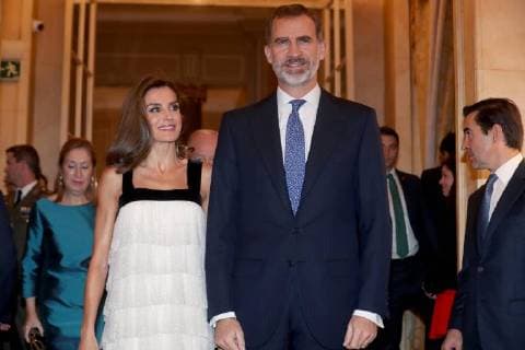 Bilder des Tages King Felipe VI of Spain (C) and Queen Letizia arrive at the 34th Francisco Cerecedo Journalism Award, granted to Basque journalist Florencio Dominguez, director of the foundation Center for the Memory of the Terrorism Victims, in Madrid, Spain, 22 November 2017. 34th Francisco Cerecedo Journalism Award in Madrid !ACHTUNG: NUR REDAKTIONELLE NUTZUNG!  Copyright: xKikoxHuescax MAD002 20171122-636469830681991285