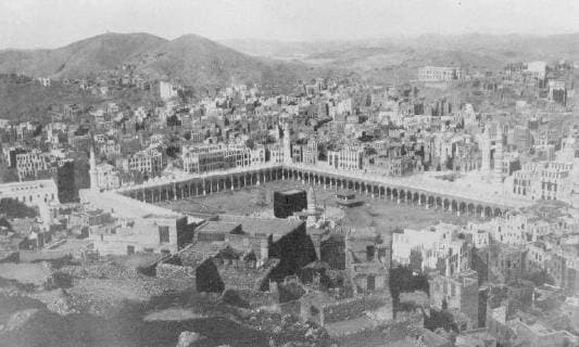 Ex Sultan s new home . A birdseye view of Mecca , the religious capital of Islam , to which it is reported , the ex Sultan of Turkey is proceeding to join other Constantinople dignitaries who have already taken refuge there . 7 December 1922, Mecca Makkah Province Saudi Arabia Copyright: Topfoto  UnitedArchivesEU012003