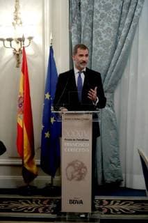 King Felipe VI of Spain speaks after granting the 34th Francisco Cerecedo Journalism Award to Basque journalist Florencio Dominguez (C), director of the foundation Center for the Memory of the Terrorism Victims, in Madrid, Spain, 22 November 2017. 34th Francisco Cerecedo Journalism Award in Madrid !ACHTUNG: NUR REDAKTIONELLE NUTZUNG!  Copyright: xKikoxHuescax MAD009 20171122-636469867871374677