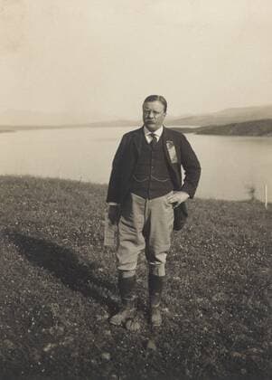 September 25, 2017 - Theodore Roosevelt, Portrait standing near Lake, Roosevelt, Arizona, USA, 1911 - ZUMAg145 20170925_zza_g145_010 Copyright: xJTxVintagex