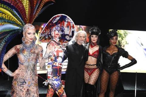 Hermann Bühlbecker and members of The One Grand Show at the presentation of the Lambertz Calendar 2018 at Friedrichstadt Palast Berlin 22 11 2017 Foto:xF.xKernx xFuturexImage