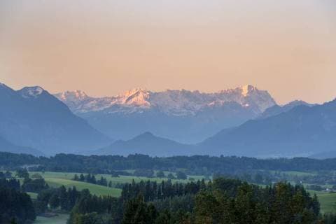 Germany, Bavaria, Upper Bavaria, Pfaffenwinkel, near Murnau, Aidlinger Hoehe, Ester Mountains and Wetterstein with Zugspitze  LBF01691