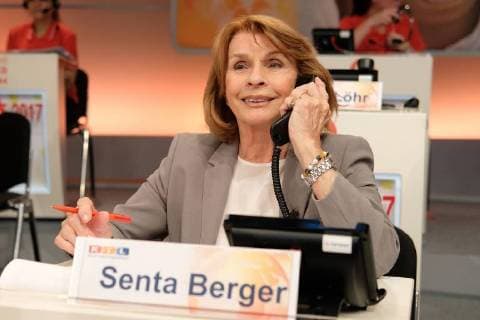 Senta Berger beim RTL Spendenmarathon am 23.11.2017 in Koeln RTL Spendenmarathon 2017 in Koeln *** Senta Berger at RTL Spendenmarathon on 23 11 2017 in Koeln RTL Spendenmarathon 2017 in Koeln 