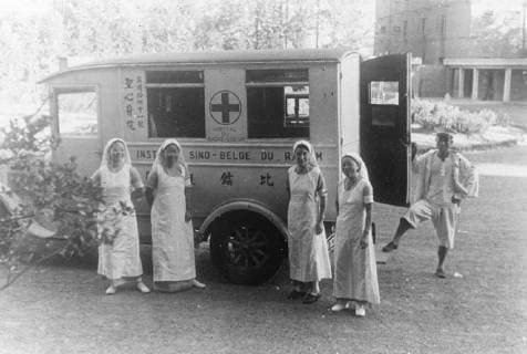 The Chinese student nurses with their Sacred Heart Hospital ambulance in the French concession after their escape from the battlefield. After enduring the hardships of the siege in Yangtazepoo, the hospital was in the centre of the fierce fighting between Chinese and Japanese troops. 10 September 1937, China Copyright: Topfoto  UnitedArchivesEU051137