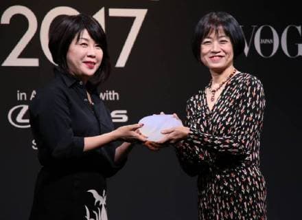 November 24, 2017, Tokyo, Japan - Japanese Naoki award author Riku Onda (R) receives the trophy of Vogue Japan Women of the Year 2017 award from Vogue Japan chief editor Mitsuko Watanabe in Tokyo on Friday, November 24, 2017.  (lwxa016153)