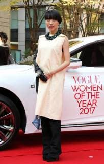 November 24, 2017, Tokyo, Japan - Japanese choreographer Mikiko poses for photo on the red carpet as she receives the trophy of Vogue Japan Women of the Year 2017 award in Tokyo on Friday, November 24, 2017.  (lwxa016171)