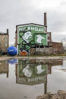 Mural depicting the portrait of a Minister of Defence Antoni Macierwicz with a paper plane in Hand and Little modeler inscription is seen on Gdansk, Poland on 26 November 2017 Mural made by artist Mariusz Waras refers to the indolence of the Minister of Defense Maciereiwcz in reforming the Polish Army, to the announced purchases of military equipment and the broken contract for the delivery of French multi-role helicopters. Gdansk, 26.11.2017 Mural Mariusza Warasa przedstawiajacy ministra Obrony Narodowej jako Malego Modelarza. Minister w wojskowym uniformie trzyma w reku papierowy model samolotu na gorze widnieje napis Maly Modelarz. fot. Michal Fludra Newspix.pl --- Newspix.pl FLUMI_26112017_18699