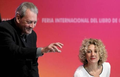 US writer Paul Auster (L) delivers a speech after receiving the Carlos Fuentes medal, next to director of the editorial Seix Barral Elena Ramirez, during the second day of the International Book Fair (FIL) of Guadalajara in Jalisco, Mexico, 26 November 2017. International Book Fair of Guadalajara !ACHTUNG: NUR REDAKTIONELLE NUTZUNG!  Copyright: xUlisesxRuizxBasurtox JAL004 20171126-636473285646127453