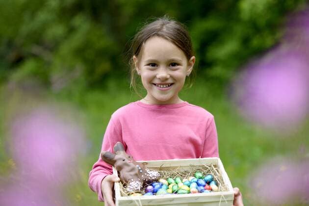 Portrait of happy little girl holding Easter nest model released Symbolfoto  LBF01665
