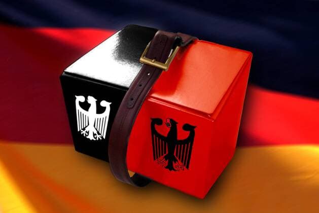 Regierungsbildung Die CDU will nur die GroKo. Symbolfoto: Regierungsbildung Die CDU will nur die GroKo.Grosse Koaltion, Schwarz Rot,CDU,ein schwarzer und roter Schuh symbolisieren die Parteien CDU und SPD. FOTOMONTAGE. *** Government formation The CDU wants only the GroKo Symbolfoto formation of the government The CDU wants only the GroKo Grosse Koaltion Black Red CDU a black and red shoe symbolize the parties CDU and SPD FOTOMONTAGE