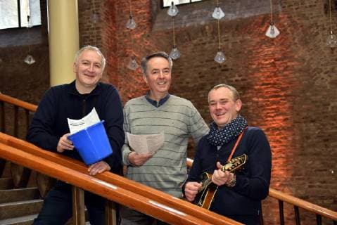 the inventor of the Mitsinginitiative Georg Hinz the choir director Michael Kokott and the Cologne folkloric musician Jörg Paul Weber pose on the 28.11.2017 in Cologne at the press conference on the occasion of the song loss sing sing Singing concert in Cologne Gürzenich