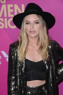 November 30, 2017 - Hollywood, CA, U.S. - 30 November 2017 - Hollywood, California - ZZ Ward. Billboard Women in Music 2017 held at The Ray Dolby Ballroom. Photo Credit: AdMedia Hollywood U.S. - ZUMAa123 20171130_zaa_a123_088 Copyright: xBirdiexThompsonx