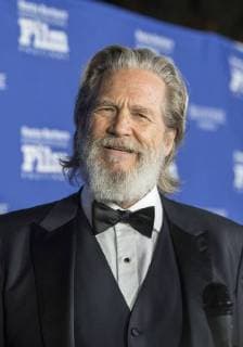 November 30, 2017 - Santa Barbara, California, USA - Actor JEFF BRIDGES on the red carpet at the 12th annual Kirk Douglas Award for Excellence in Film honoring Dame Judi Dench. The award goes to a lifelong contributor to cinema through work in front of the camera, behind, or both. Past honorees include Warren Beatty, Jane Fonda, Jessica Lange, Forest Whitaker, Robert DeNiro, Michael Douglas, Harrison Ford, Quentin Tarantino, Ed Harris, and John Travolta. Proceeds from the black-tie event support the Santa Barbara International Film Festivals education programs. Santa Barbara USA - ZUMAh13_ 20171130_zaf_h13_006 Copyright: xPJxHellerx