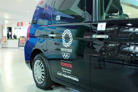 November 30, 2017 - Tokyo, Tokyo, China - Tokyo, JAPAN- November 2017:(EDITORIAL USE ONLY. CHINA OUT)..A TOYOTA JPN Taxi on display at the Toyota Automobile Museum in Tokyo, Japan. The Japan Federation of Hire-Taxi Association said that TOYOTA JPN Taxis will replace one third of old taxis by Tokyo 2020 Olympics, providing better service for foreign tourists. Tokyo China  - ZUMAs145 20171130_zaa_s145_070 Copyright: xZhaoxYadanx