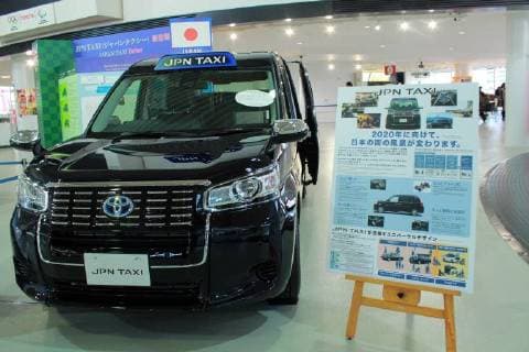 November 30, 2017 - Tokyo, Tokyo, China - Tokyo, JAPAN- November 2017:(EDITORIAL USE ONLY. CHINA OUT)..A TOYOTA JPN Taxi on display at the Toyota Automobile Museum in Tokyo, Japan. The Japan Federation of Hire-Taxi Association said that TOYOTA JPN Taxis will replace one third of old taxis by Tokyo 2020 Olympics, providing better service for foreign tourists. Tokyo China  - ZUMAs145 20171130_zaa_s145_073 Copyright: xZhaoxYadanx