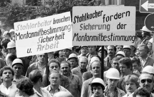 IG Metall-Warnstreik fuer Mitbestimmung 1980 DEU, Deutschland, Dortmund: Warnstreik der IG Metall bei der Hoesch AG Westfalenhuette zur Erhaltung der Mitbestimmung am 29.07.1980 in Dortmund. DEU, Germany, Dortmund: Warning strike of the IG Metall at the Hoesch AG Westfalenhuette to the preservation of the co-determination on 29.07.1980 in Dortmund. NRW