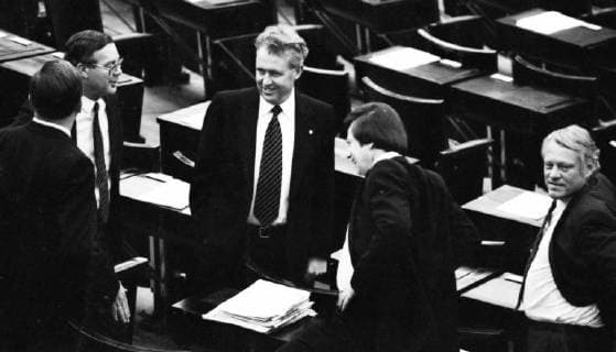 Kabinett Schmidt III 1980 DEU, Deutschland, Bonn: Wahl, Vereidigung und Vorstellung des Schmidt-Kabinetts am 05.11.1980 in Bonn.Hans Apel ( M.) mit MdB s EU, Germany, Bonn: Election, swearing-in and presentation of the Schmidt Cabinet on 05.11.1980 in Bonn. NRW