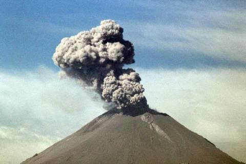 Mexiko: Vulkan Popocatepetl zeigt Rauchwolke December 2, 2017 - EUM20171202NAC13.JPG.PUEBLA, Pue. VolcanoVolcan-Puebla.- Alta Actividad del volcan El volcan Popocatepetl registra actividad constante la manana de este sabado, 2 de diciembre de 2017. Foto: Agencia EL UNIVERSALJMA  - ZUMAu78_ 20171202_zaf_u78_042 Copyright: xElxUniversalx