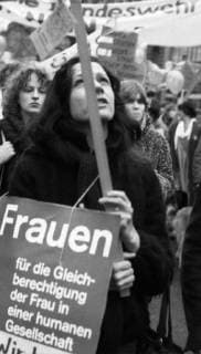 Internationaler Frauentag 1981 DEU, Deutschland, Düsseldorf: Demonstration von Frauen und Maennern zum Internationalen Frauentag am 07.03.1981 in Düsseldorf. DEU, Germany, Düsseldorf: Demonstration of women and men for the International Women s Day on March 7, 1981 in Düsseldorf. NRW