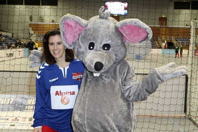 Katja Suding bem Benefiz football game kicking with heart 2017 in the Alsterdorfer sports hall Hamburg 03 12 2017 Foto:xC.xTamckex xFuturexImage