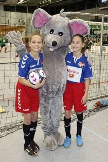 Laila and Rosa Meinecke bem Charity football game kicking with heart 2017 in the Alsterdorfer sports hall Hamburg 03 12 2017 Foto:xC.xTamckex xFuturexImage