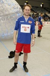 Johannes Oerding bem Benefiz Football game Kicken mit Herz 2017 in the Alsterdorfer Sporthalle Hamburg 03 12 2017 Foto:xC.xTamckex xFuturexImage