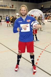 Sebastian Ströbel bem Charity football game kicking with heart 2017 in the Alsterdorfer sports hall Hamburg 03 12 2017 Foto:xC.xTamckex xFuturexImage