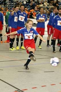Rosa Meinecke bem charity football game kicking with heart 2017 in the Alsterdorfer sports hall Hamburg 03 12 2017 Foto:xC.xTamckex xFuturexImage