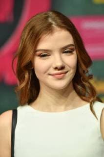Melina Celine HECKLAU YouTuberin single image single image portrait portrait world premiere BURG SCHRECKENSTEIN Red Carpet Red Carpet on 03 12 2017