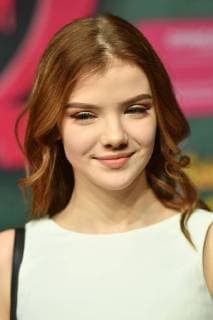 Melina Celine HECKLAU YouTuberin single image single image portrait portrait world premiere BURG SCHRECKENSTEIN Red Carpet Red Carpet on 03 12 2017