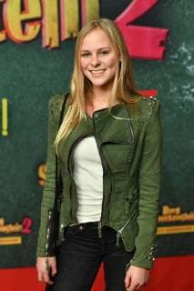Jolina Marie LEDL YouTuberin single image cut single motif half figure half figure world premiere BURG SCHRECKENSTEIN red carpet Red Carpet on 03 12 2017