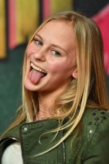 Jolina Marie LEDL YouTuberin single image single image portrait portrait world premiere BURG SCHRECKENSTEIN Red Carpet Red Carpet on 03 12 2017