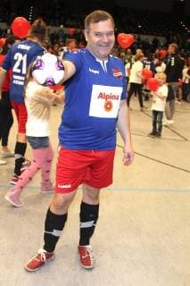 Elton bem charity soccer game kicking with heart 2017 in the Alsterdorfer sports hall Hamburg 03 12 2017 Foto:xgbrcix xFuturexImage