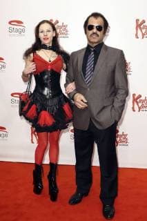 Kalle Schwensen with accompaniment at the German premiere of the musical Kinky Boots at Operettenhaus Hamburg 03 12 2017 Foto:xC.xTamckex xFuturexImage