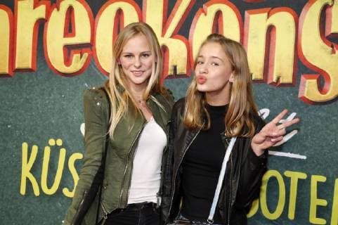 Jolina Marie Ledl and Ayana Ledl at the premiere of the movie Burg Schreckenstein 2 at the Mathäser Filmpalast Munich 03 12 2017 Foto:xD.xBedrosianx xFuturexImage