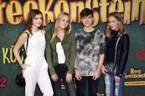 Melina Celine Hecklau Jolina Marie Ledl Niclas Walz and Ayana Ledl at the premiere of the movie Burg Schreckenstein 2 at the Mathäser Filmpalast Munich 03 12 2017 Foto:xP.xSchönbergerx xFuturexImage