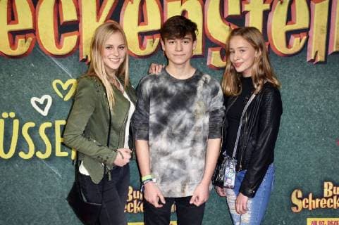 Jolina Marie Ledl Niclas Walz and Ayana Ledl at the premiere of the movie Burg Schreckenstein 2 at the Mathäser Filmpalast Munich 03 12 2017 Foto:xP.xSchönbergerx xFuturexImage