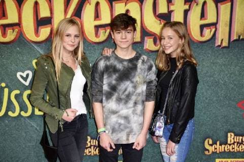 Jolina Marie Ledl Niclas Walz and Ayana Ledl at the premiere of the movie Burg Schreckenstein 2 at the Mathäser Filmpalast Munich 03 12 2017 Foto:xP.xSchönbergerx xFuturexImage