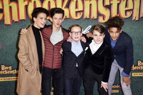 Benedict Glöckle Eloi Christian Caspar Krzysch Maurizio Magno and Chieloka Nwokolo at the premiere of the movie Burg Schreckenstein 2 at the Mathäser Filmpalast Munich 03 12 2017 Foto:xP.xSchönbergerx xFuturexImage