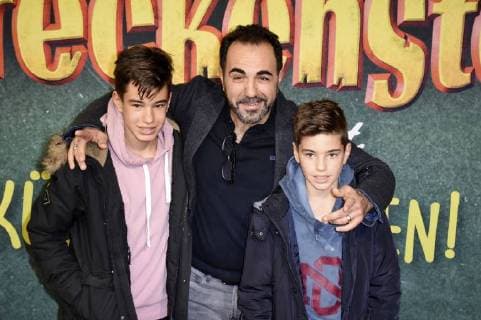 Adnan Maral with his sons Acun and Can at the premiere of the movie Burg Schreckenstein 2 at Mathäser Filmpalast Munich 03 12 2017 Foto:xP.xSchönbergerx xFuturexImage